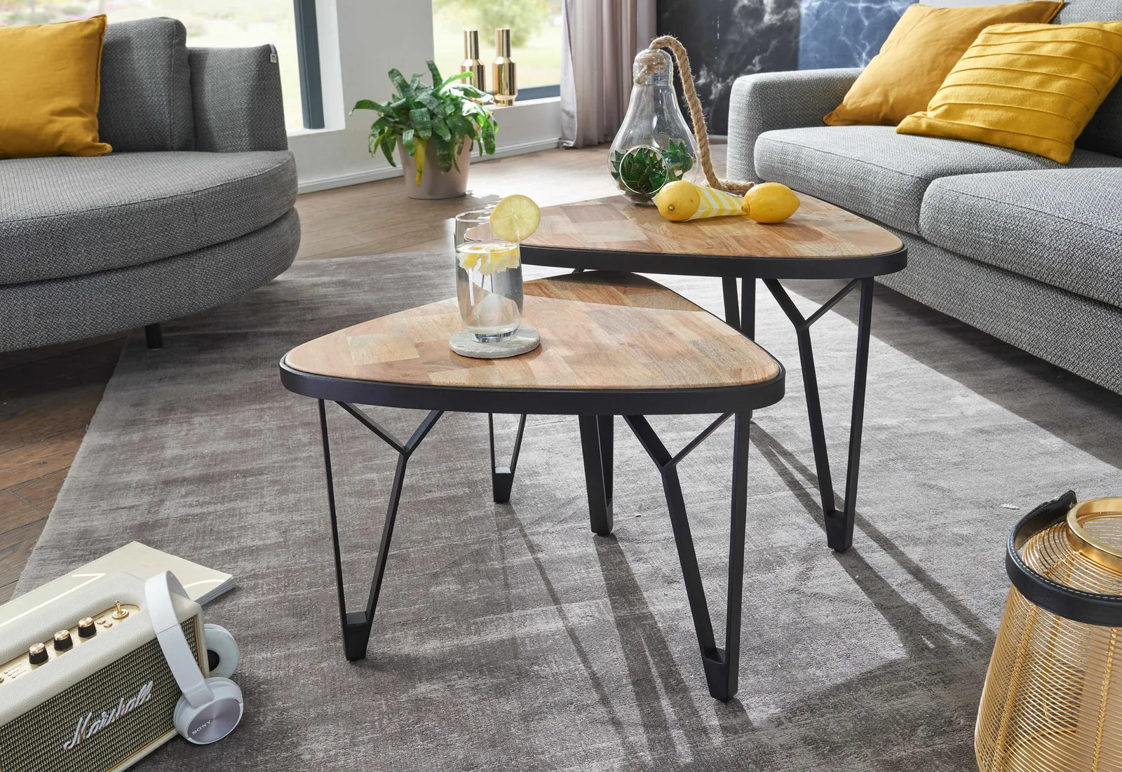 FineBuy Design Couchtisch 2er Set Mango / Akazie Massivholz Satztisch Dreieckig, Wohnzimmertisch Braun mit Metallbeine, Tischset 2-teilig Satztisch Holz / Metall Schwarz