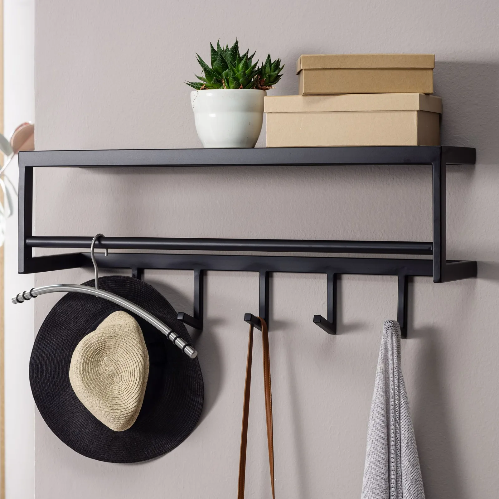 FineBuy Wandgarderobe Metall Schwarz 70 cm mit Ablage - Design Garderobenpaneel mit Hutablage - Wand Garderobenleiste mit Hakenleiste - 5 Kleiderhaken