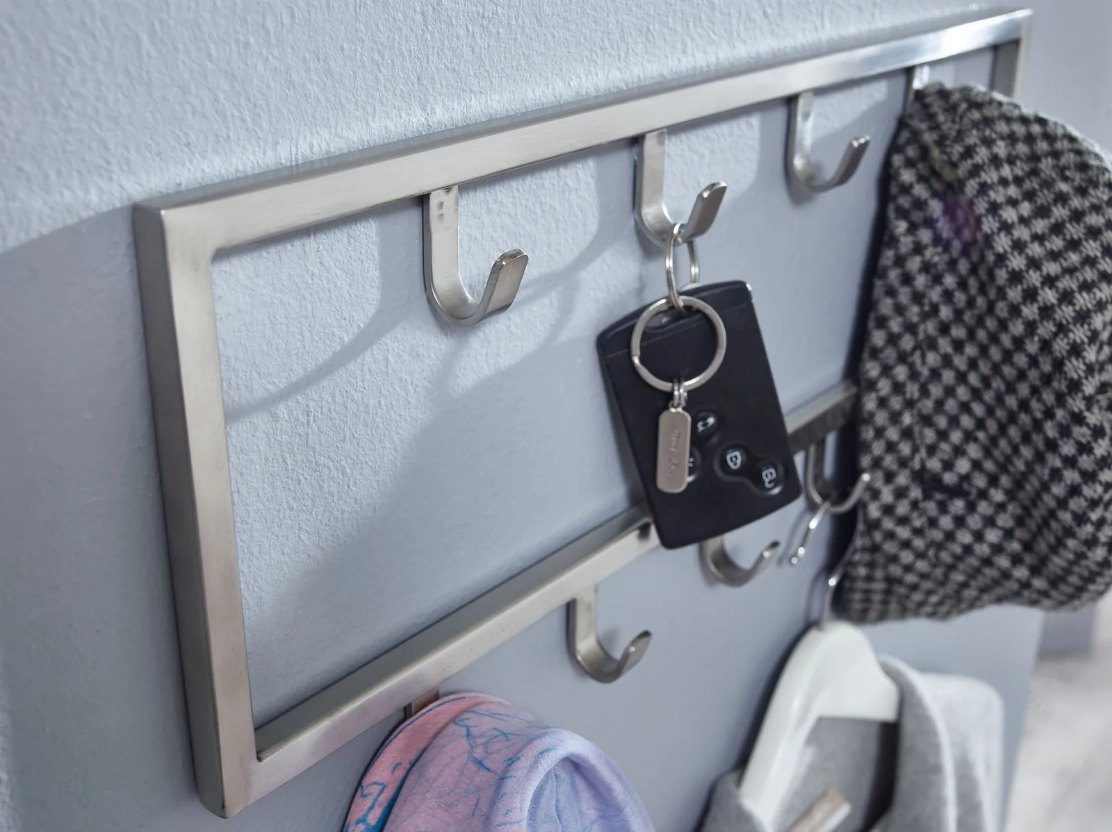 FineBuy Wandgarderobe Metall Silber - Design Garderobenpaneel - Wand Garderobenleiste mit Hakenleiste - Kleiderhaken