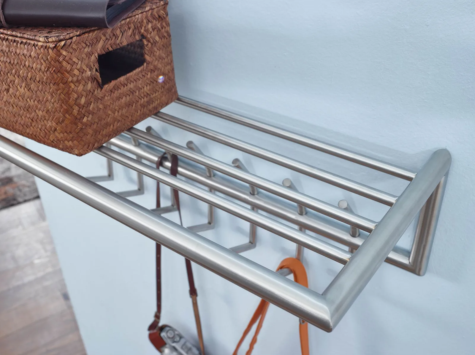 FineBuy Wandgarderobe Metall Silber 75 cm mit Ablage - Design Garderobenpaneel mit Hutablage - Wand Garderobenleiste mit Hakenleiste - 7 Kleiderhaken