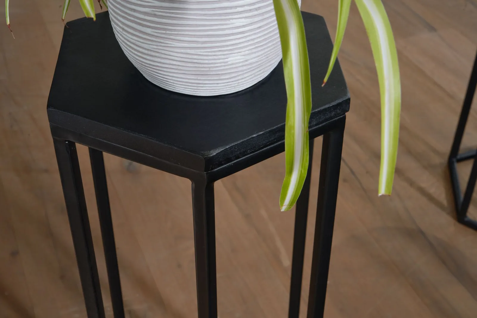 FineBuy Beistelltisch 3er Set Massivholz / Metall Satztisch Sechseckig, Säulentisch Pflanzentisch 3-teilig, Blumenständer Blumentisch Wohnzimmer, Pflanzenhocker Blumenhocker