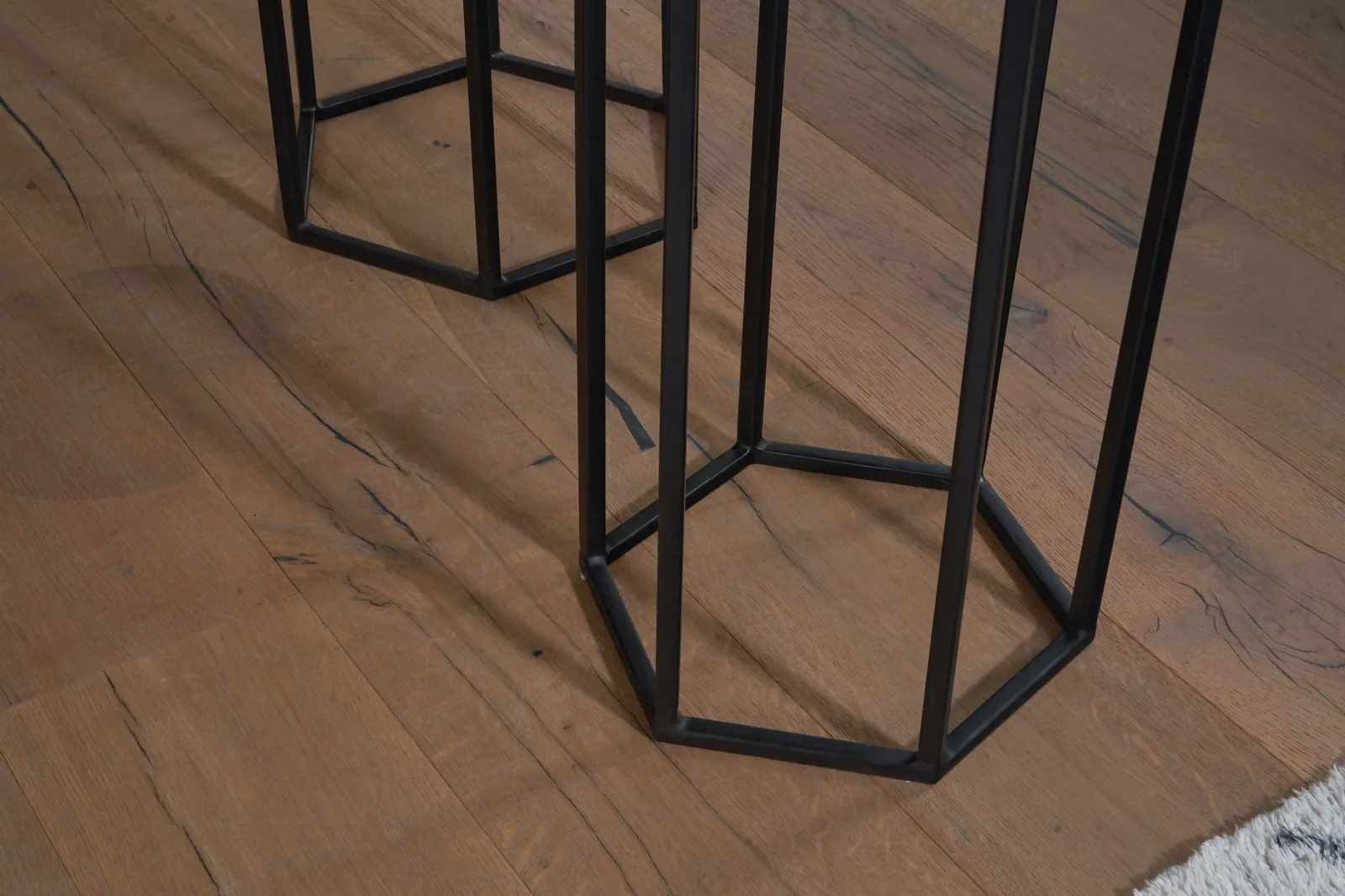 FineBuy Beistelltisch 3er Set Massivholz / Metall Satztisch Sechseckig, Säulentisch Pflanzentisch 3-teilig, Blumenständer Blumentisch Wohnzimmer, Pflanzenhocker Blumenhocker