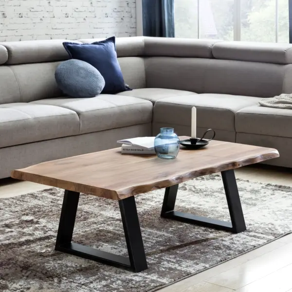 FineBuy Couchtisch Akazie Massivholz 115 cm · Rechteckiger Wohnzimmertisch mit natürlicher Baumkante und schwarzen Metallkufen · Handgefertigter Design Tisch