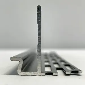 Startelement für Resysta Fassadenverkleidung in Alu anthrazit, 31,3 mm (Breite), 30 mm (Höhe), und 4 m lang