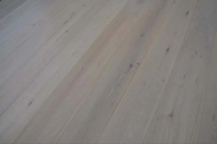 Parkett Eiche Landhausdiele, gebürstet, weiß geölt 14 x 190 x 1900 mm (2,888 m² pro Paket)