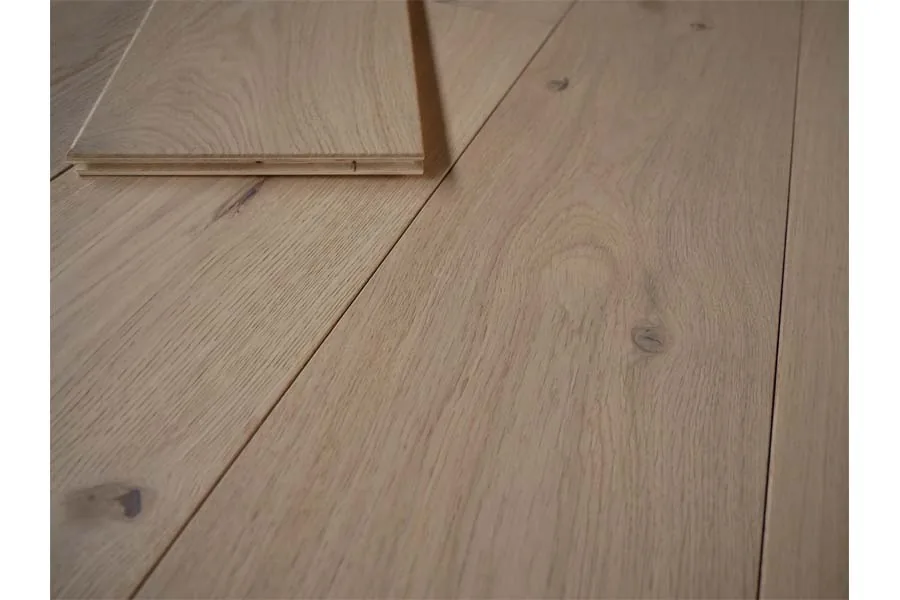 Parkett Eiche Landhausdiele, unsichtbar lackiert 14 x 190 x 1900 mm, Sortierung natur (2,888 m² / Paket)