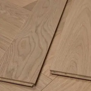 Premium Eiche Parkett, Fischgrät, Select Sortierung, unsichtbar lackiert, matt, 14 mm (S) x 125 mm (B) x 600 mm (L) Nut- und Feder Verbindung (1,2 m² / Paket)