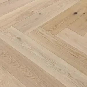 Eiche Parkett, Fischgrät, gebürstet, matt lackiert 14 (S) x 125 (B) x 600 mm (L), Sortierung natur (1,2 m² / Paket)