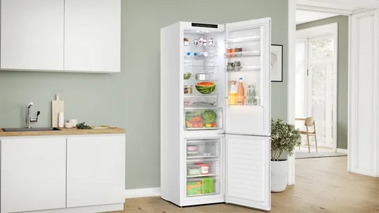 BOSCH Serie 4 Freistehende Kühl-Gefrier-Kombination mit Gefrierbereich unten, Weiß – 203 × 60 cm