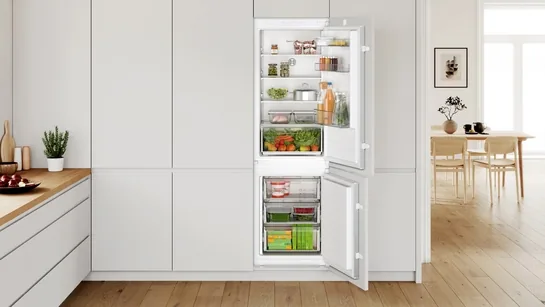 BOSCH Serie 2 Einbau-Kühl-Gefrier-Kombination mit Gefrierbereich unten 177.2 x 54.1 cm Schleppscharnier KIN86NSE0