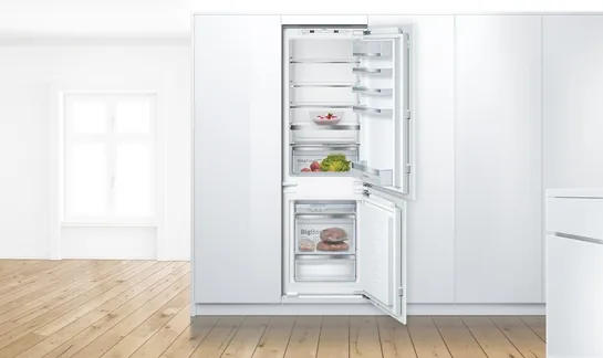 BOSCH Serie 6 Einbau-Kühl-Gefrier-Kombination mit Gefrierbereich unten 177.2 x 55.8 cm Flachscharnier KIS86AFE0