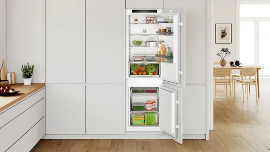 BOSCH Serie 4 Einbau-Kühl-Gefrier-Kombination mit Gefrierbereich unten, 177,2 × 54,1 cm